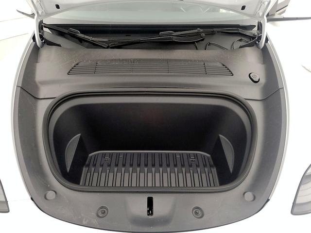 Photo of 2024 White Tesla Model Y