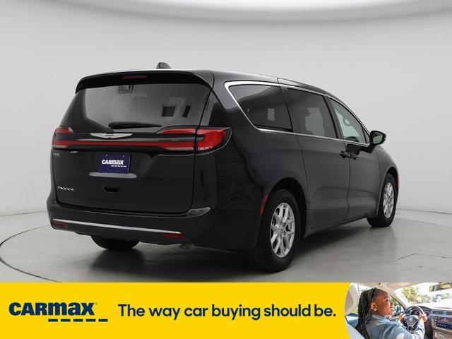 Photo of 2024 Black Chrysler Pacifica