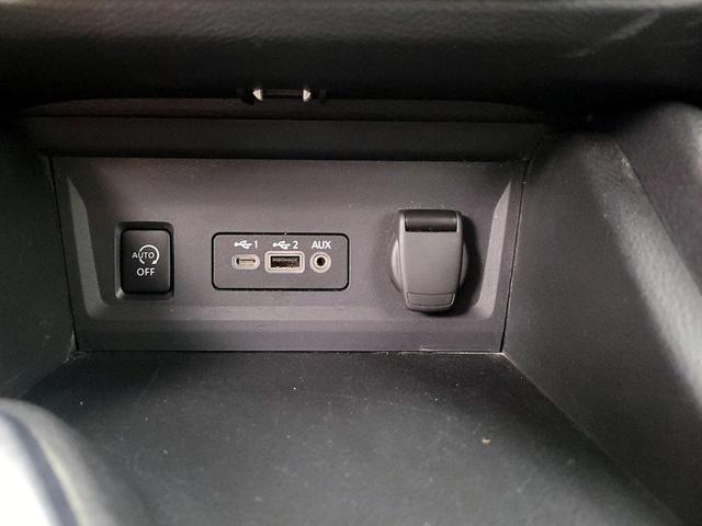 Photo of 2025 White Nissan Sentra