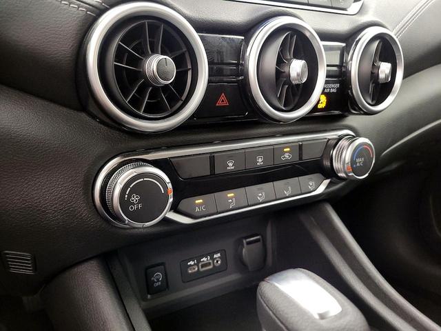 Photo of 2025 White Nissan Sentra