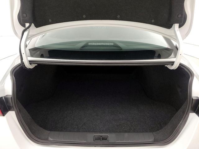 Photo of 2025 White Nissan Sentra