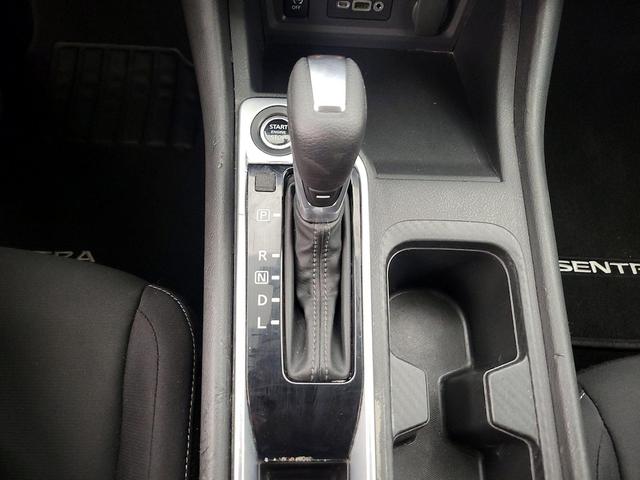 Photo of 2025 White Nissan Sentra