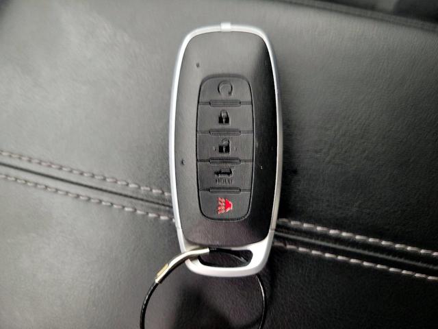 Photo of 2025 White Nissan Sentra