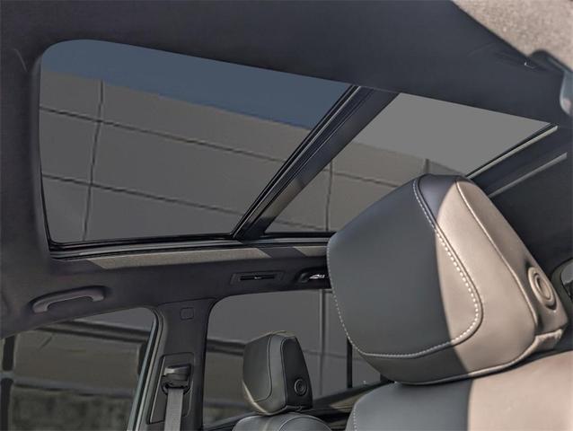 Photo of 2025 Emerald Cadillac XT6