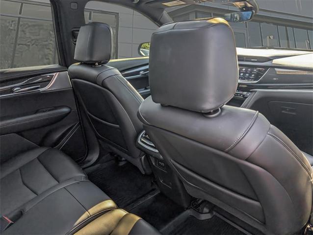 Photo of 2025 Emerald Cadillac XT6