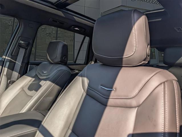 Photo of 2025 Emerald Cadillac XT6