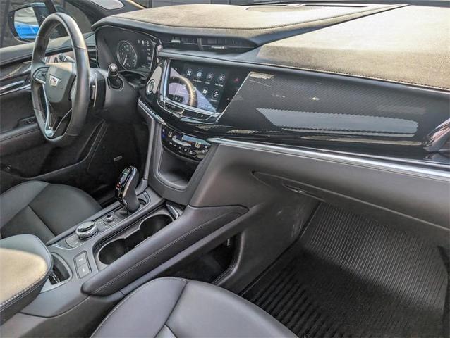 Photo of 2025 Emerald Cadillac XT6