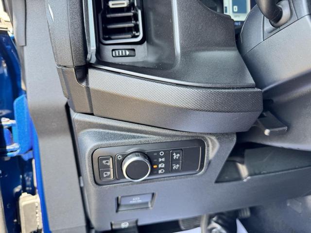 Photo of 2021 Lightning Blue Metallic Ford Bronco