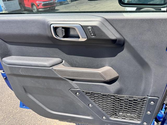 Photo of 2021 Lightning Blue Metallic Ford Bronco