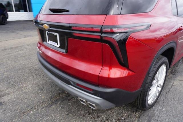 Photo of 2025 Radiant Red Tintcoat Chevrolet Traverse