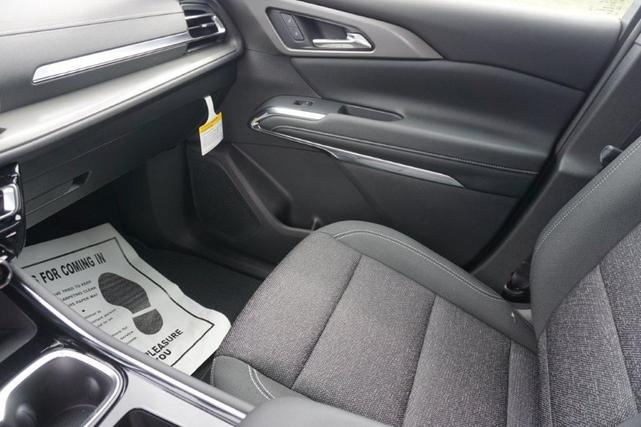 Photo of 2025 Radiant Red Tintcoat Chevrolet Traverse