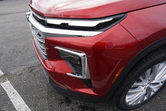 Photo of 2025 Radiant Red Tintcoat Chevrolet Traverse