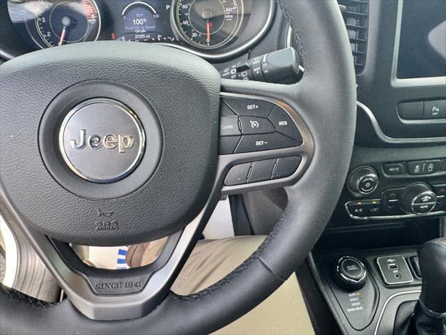Photo of 2021 Bright White Clearcoat Jeep Cherokee