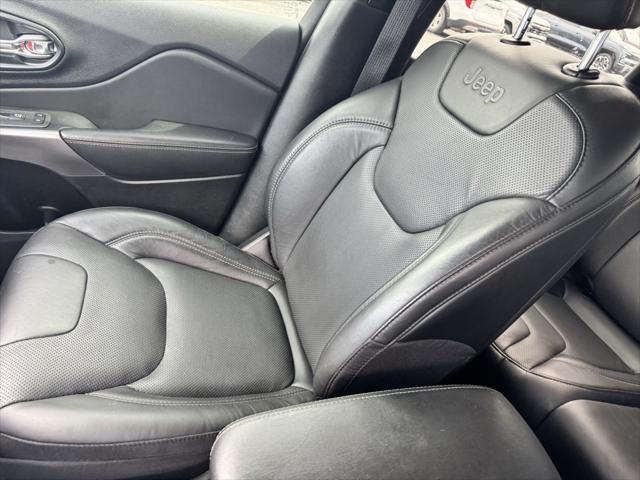 Photo of 2021 Bright White Clearcoat Jeep Cherokee