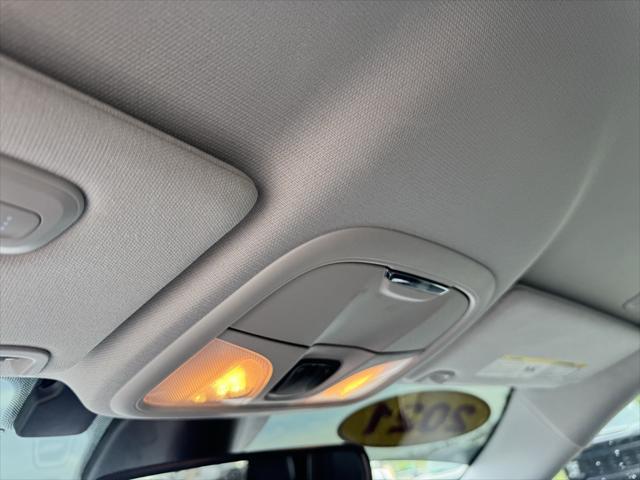 Photo of 2021 Bright White Clearcoat Jeep Cherokee
