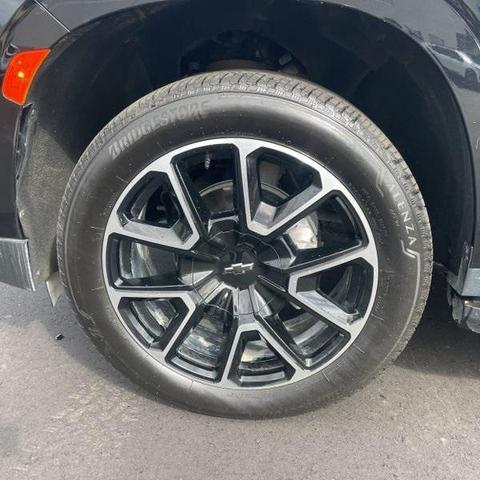 Photo of 2024 Black Chevrolet Suburban
