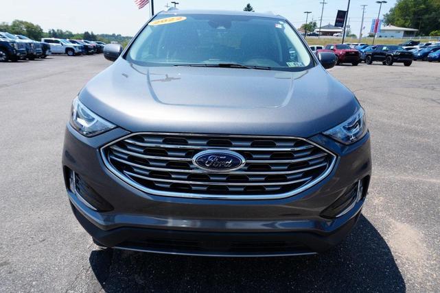 Photo of 2022 Carbonized Gray Metallic Ford Edge