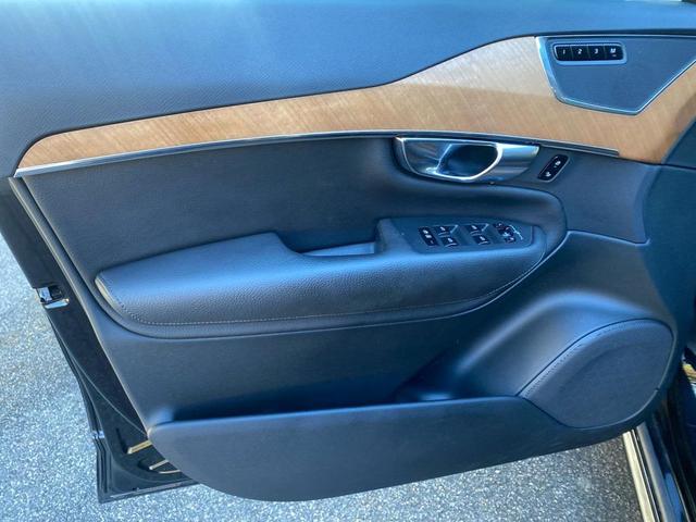 Photo of 2022 Onyx Black Metallic Volvo XC90