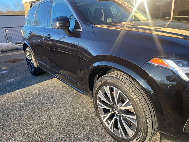 Photo of 2022 Onyx Black Metallic Volvo XC90