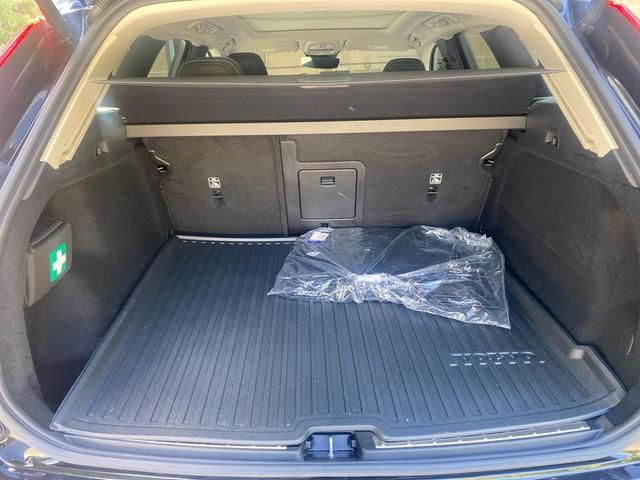Photo of 2024 Onyx Black Volvo XC60
