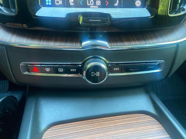 Photo of 2024 Onyx Black Volvo XC60