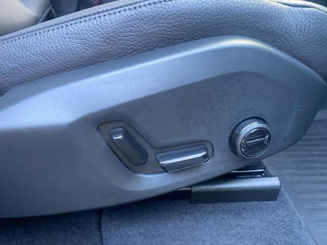 Photo of 2024 Onyx Black Volvo XC60