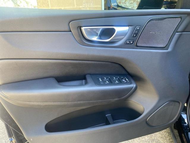 Photo of 2024 Onyx Black Volvo XC60