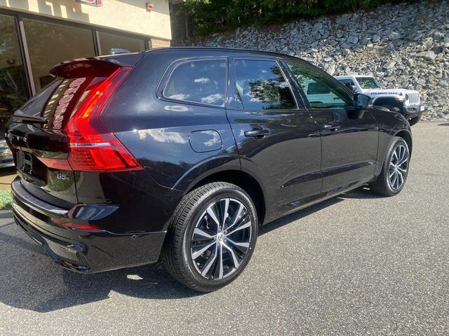 Photo of 2024 Onyx Black Volvo XC60
