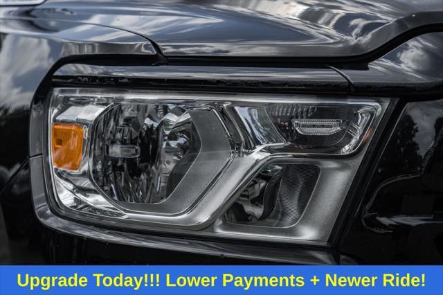 Photo of 2022 Diamond Black Crystal Pearlcoat RAM 1500