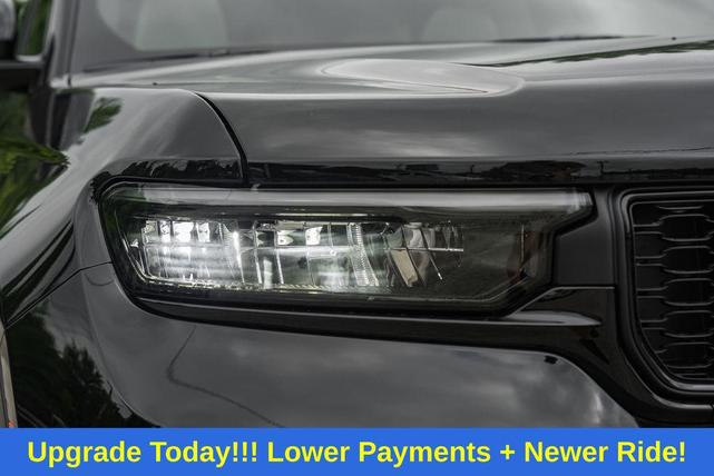 Photo of 2025 Diamond Black Crystal Pearlcoat Jeep Grand Cherokee L