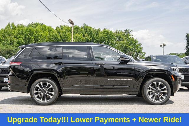 Photo of 2025 Diamond Black Crystal Pearlcoat Jeep Grand Cherokee L