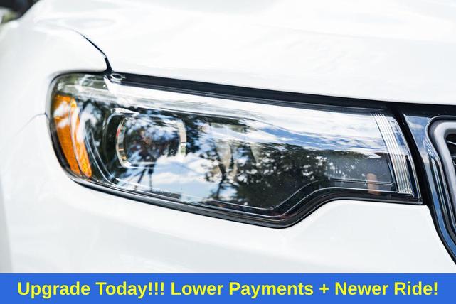 Photo of 2023 Bright White Clearcoat Jeep Compass
