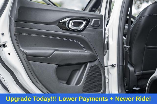 Photo of 2023 Bright White Clearcoat Jeep Compass