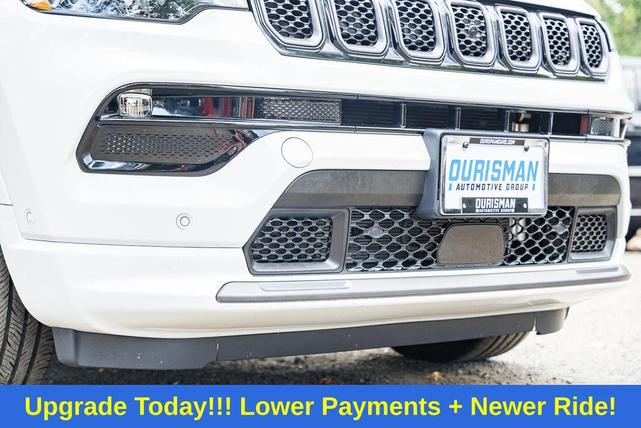 Photo of 2023 Bright White Clearcoat Jeep Compass