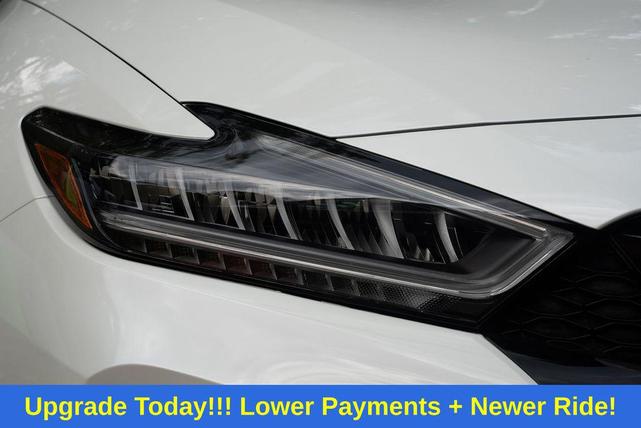 Photo of 2023 Pearl White Tricoat Nissan Maxima