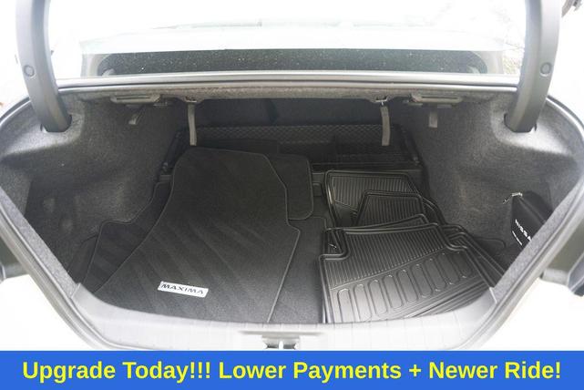 Photo of 2023 Pearl White Tricoat Nissan Maxima