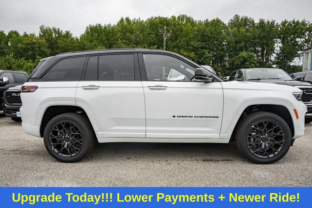 Photo of 2025 Silver Zynith Jeep Grand Cherokee L