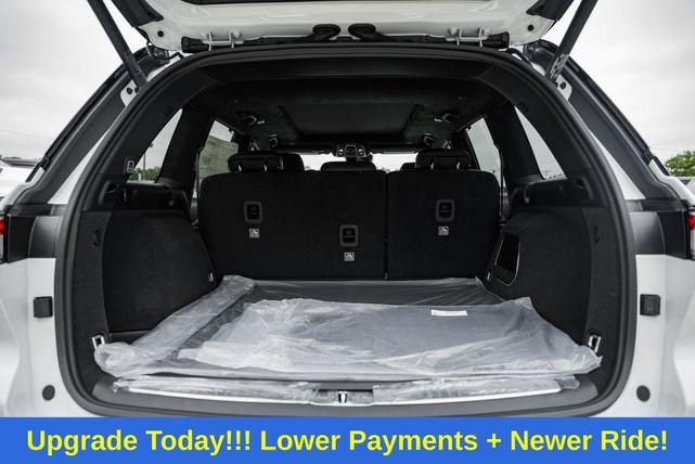 Photo of 2025 Silver Zynith Jeep Grand Cherokee L