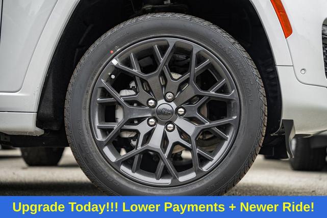 Photo of 2025 Silver Zynith Jeep Grand Cherokee L