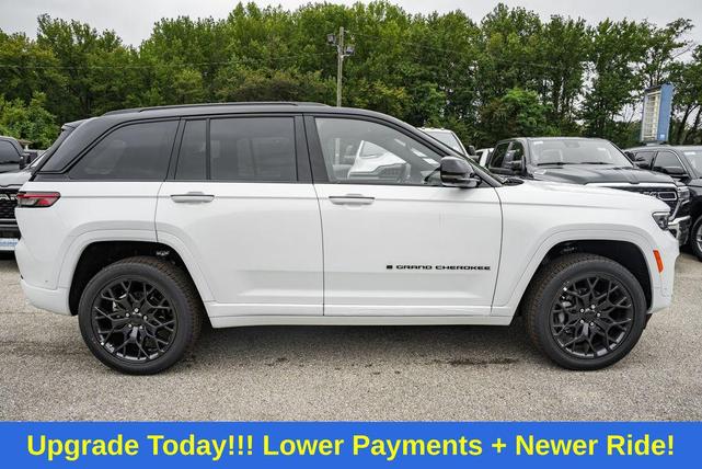 Photo of 2025 Silver Zynith Jeep Grand Cherokee L