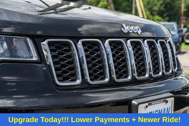 Photo of 2022 Diamond Black Crystal Pearlcoat Jeep Grand Cherokee