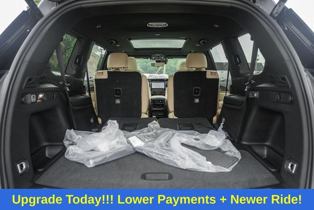 Photo of 2025 Diamond Black Crystal Pearlcoat Jeep Grand Cherokee L