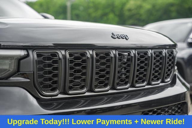 Photo of 2025 Diamond Black Crystal Pearlcoat Jeep Grand Cherokee L