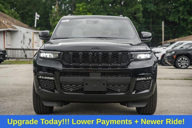 Photo of 2025 Diamond Black Crystal Pearlcoat Jeep Grand Cherokee L