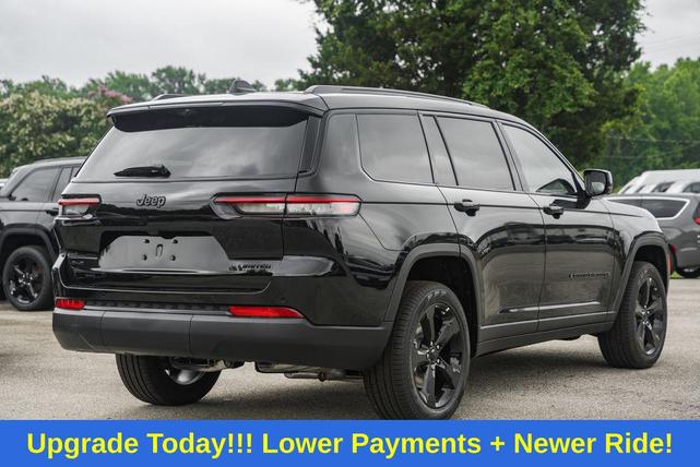 Photo of 2025 Diamond Black Crystal Pearlcoat Jeep Grand Cherokee L