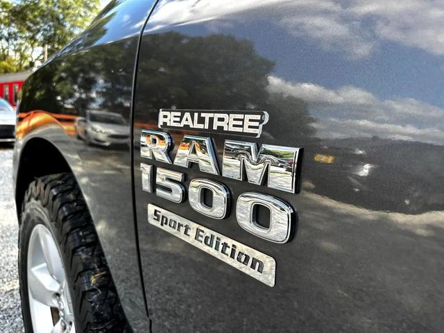 Photo of 2016 Brilliant Black Crystal Pearlcoat RAM 1500