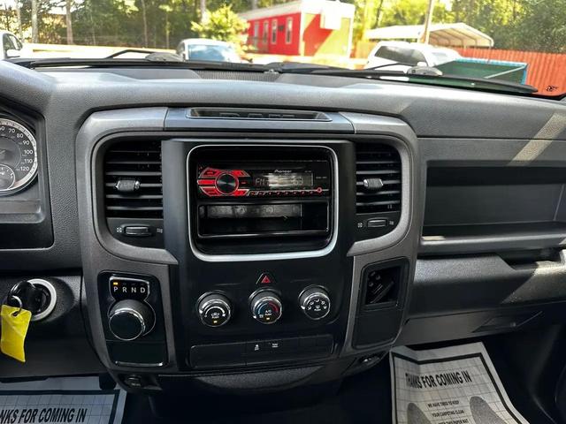 Photo of 2016 Brilliant Black Crystal Pearlcoat RAM 1500