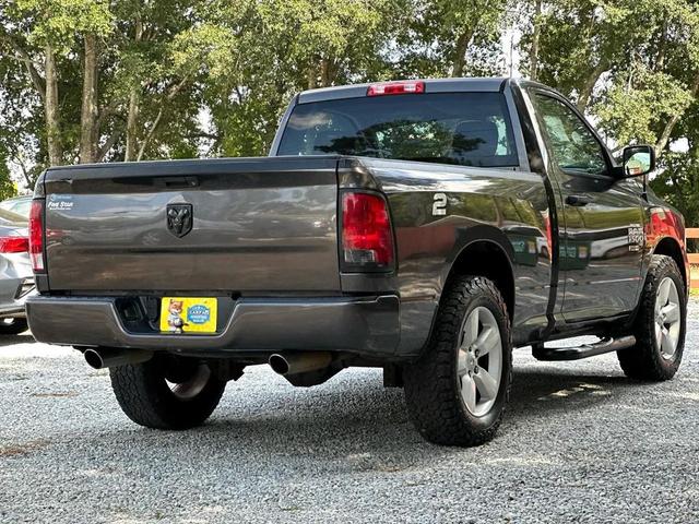 Photo of 2016 Brilliant Black Crystal Pearlcoat RAM 1500