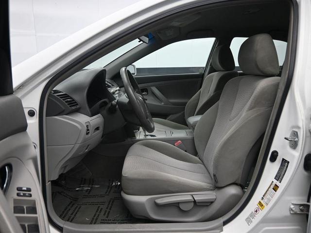 Photo of 2011 Super White Toyota Camry