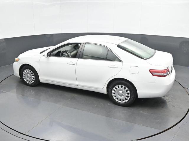 Photo of 2011 Super White Toyota Camry